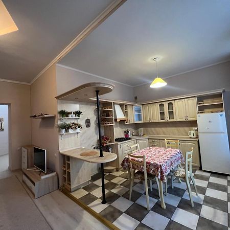 apartment at Lesi Ukrainki Boulevard 14 Kiev Extérieur photo